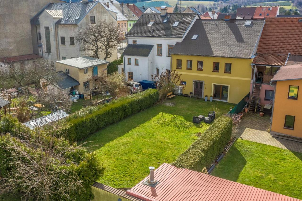 נובה מסטו פוד סמרקם Ubytovani Na Namesti מראה חיצוני תמונה