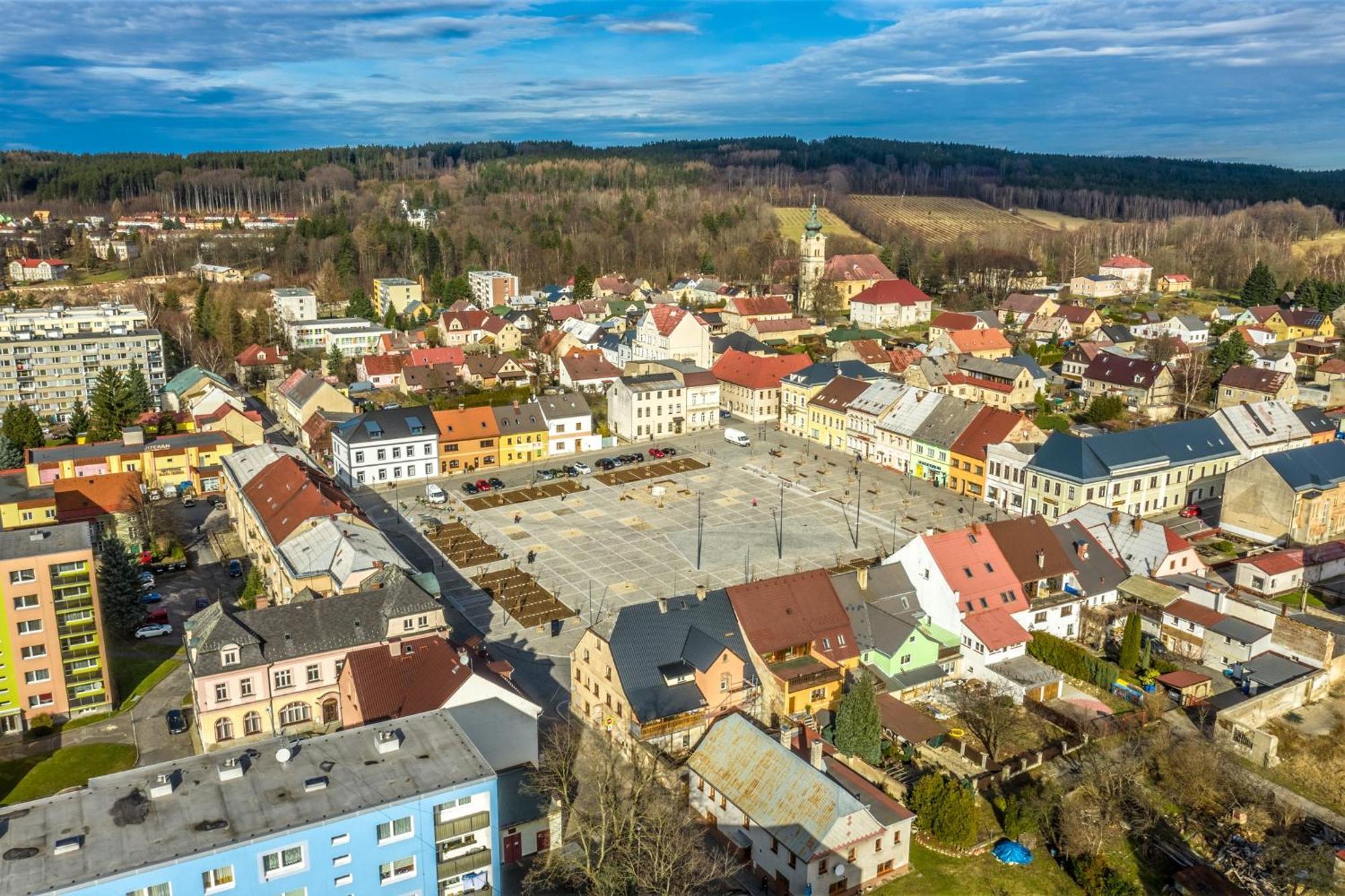 נובה מסטו פוד סמרקם Ubytovani Na Namesti מראה חיצוני תמונה