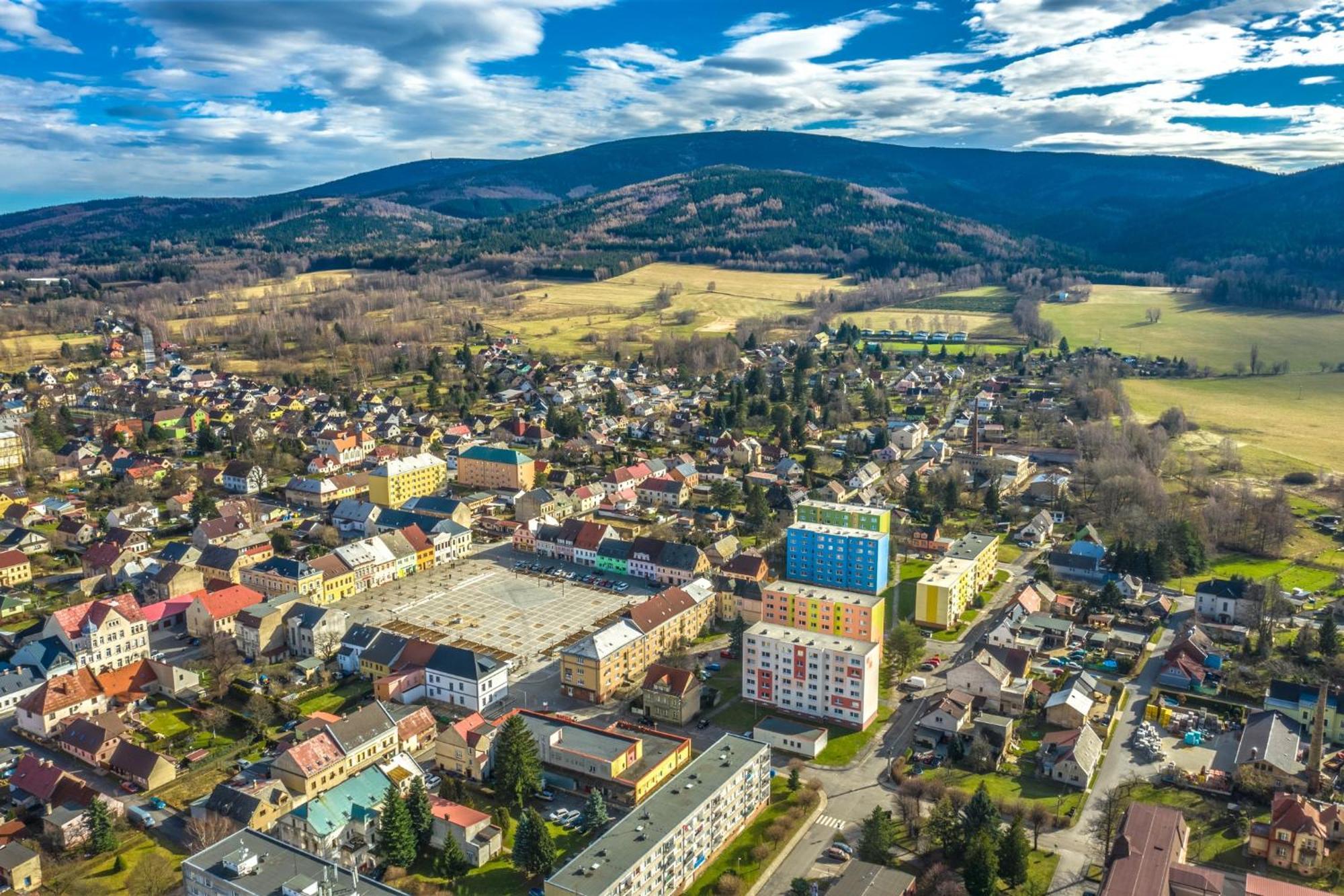 נובה מסטו פוד סמרקם Ubytovani Na Namesti מראה חיצוני תמונה